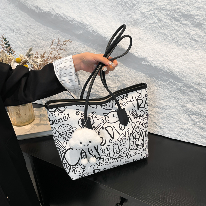 Graffiti Canvas Bag Women's 2025 New Casual Shoulder Bag All-match Large Capacity Student Class Commuter Tote Bag