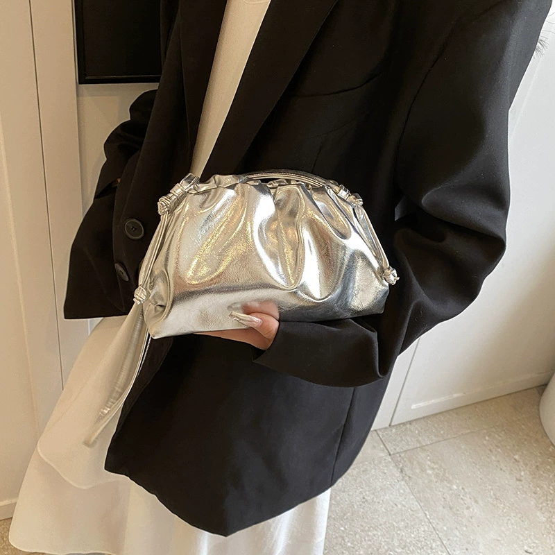 Трансграничная сумка женская 2024 новая лакированная облачная сумка повседневная одноплечная сплошная сумка