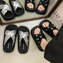欧货面包交叉带厚底水钻凉拖鞋女2025年夏季外穿爆款沙滩一字拖潮