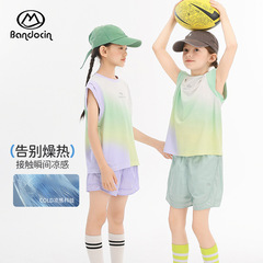 半度の暇な女の子の夏の半袖のスーツ2025新型の大きい子供の洋気の夏のタイプの吸湿運動の2つのセット