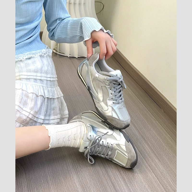 Серебряные моральные кроссовки для женщин 2025 лето новые сетчатые дышащие повседневные спортивные кроссовки с мягкой подошвой кроссовки Forrest Gump