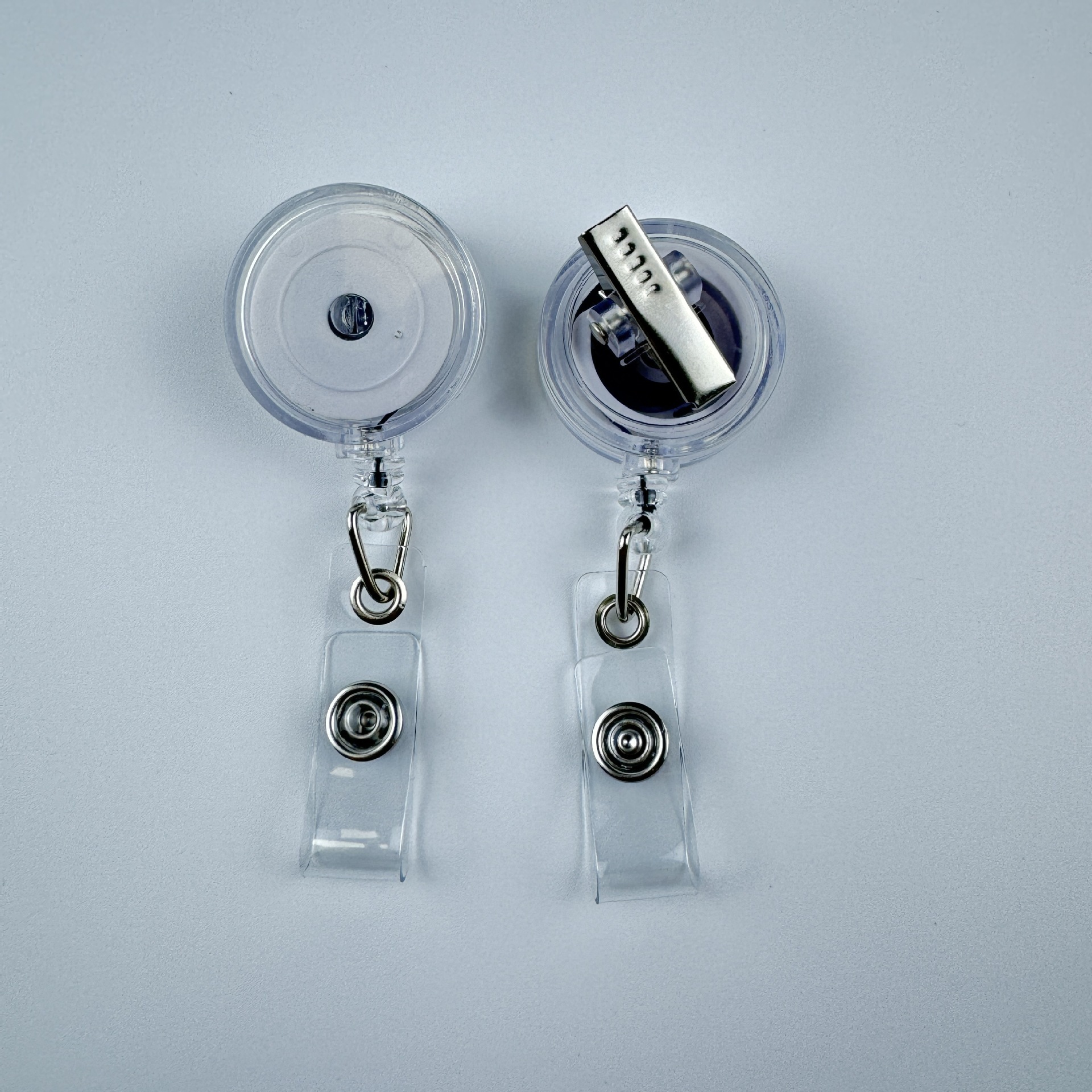Plane can retractable and pull -off rotating crocodile clamps easy to pull the card.
