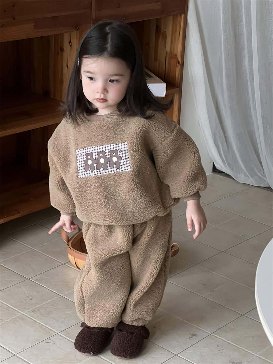 Niños otoño y invierno engrosado conjunto de ropa infantil coreana ropa de invierno bebé letras de niñas con un conjunto de invierno bebé image 9