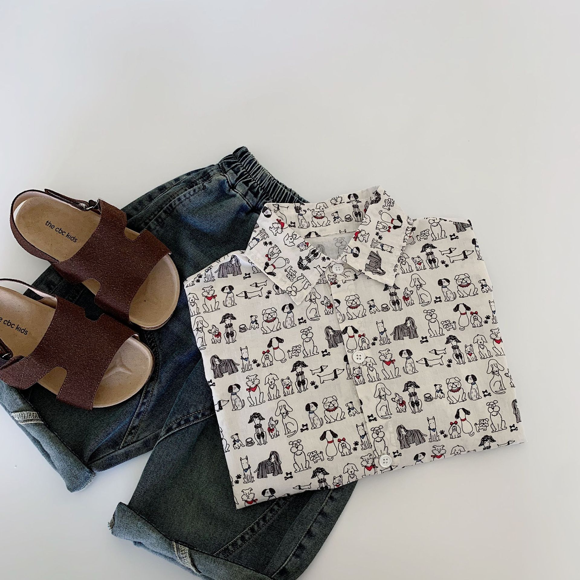 Camisa de manga corta para niños Maibao 2025 verano nuevo estilo coreano niño camisa de cachorro de impresión completa niño verano al por mayor