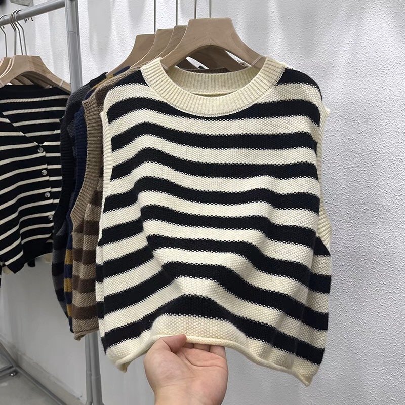 Contrast Color Striped Round Neck Sweater Vest for Women, Autumn Lazy Style Knitted Vest, Layered Short Sleeveless Top Contrast Color Striped Round Neck Sweater Vest for Women, Autumn Lazy Style Knitted Vest, Layered Short Sleeveless Top