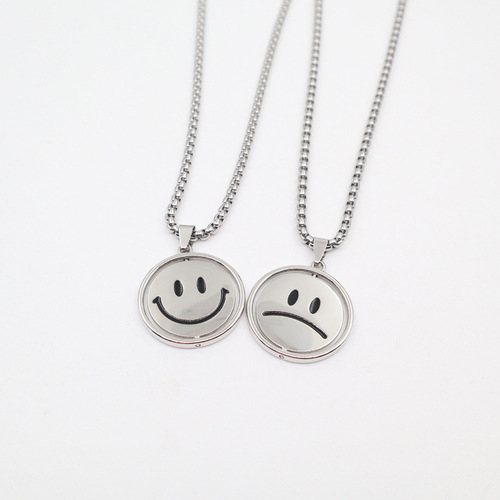 Personalized hip-hop smiley necklace for young couples niche design t-shirt chain bear astronaut mechanical rabbit