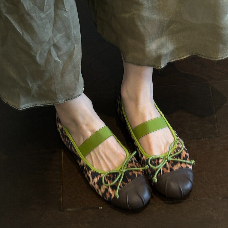 Soft leather version ~ Pleated round-toe women's shoes, 2026 autumn new model, color-blocked, with a single strap and bow, shallow ballet flats Soft leather version ~ Pleated round-toe women's shoes, 2026 autumn new model, color-blocked, with a single strap and bow, shallow ballet flats