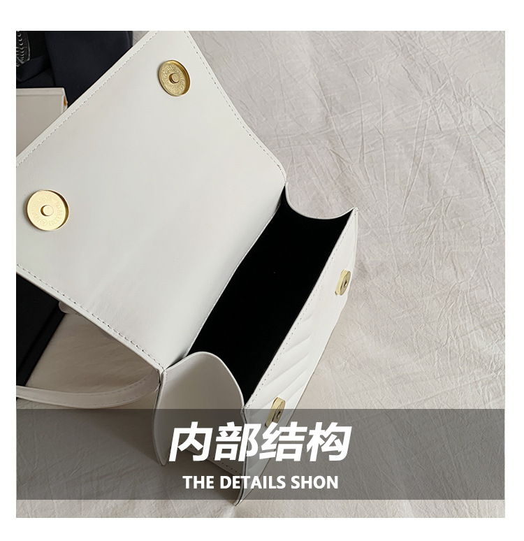 This year, trendy, fashionable and high-quality handbags are in vogue. Women's bags with stylish tassels and unique diagonal patterns are single-shoulder crossbody women's bags undefined