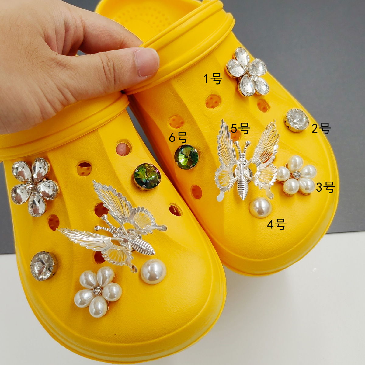 Abalorios para zapatos Croc en existencia con decoraciones de mariposas florales, accesorios de estilo punk de metal para zapatos de jardín, accesorios para zapatos Croc.