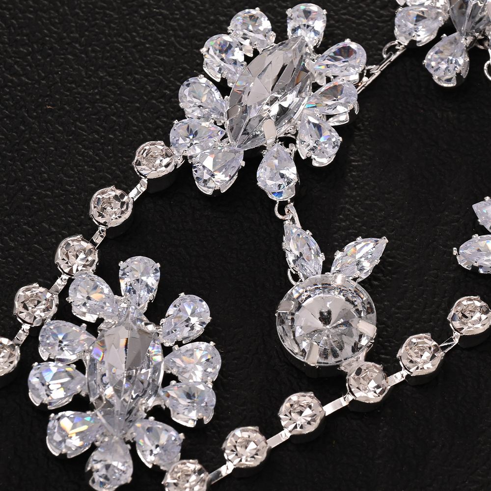 Europa y los Estados Unidos de la nueva cadena de pecho de diamante en forma de flor sexy baile de lujo colgar accesorios de cadena de cuerpo femenino