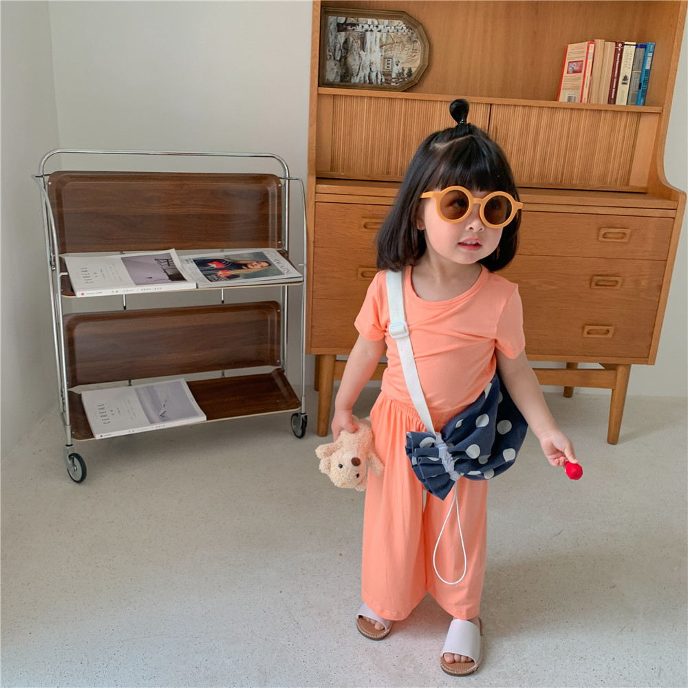 Corea del Sur ropa para niños al por mayor 2024 primavera y verano de los niños delgados color sólido desgaste del hogar traje bebé camiseta 7 pantalones dos piezas