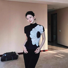 三宅褶皱夏季爆款短袖女士气质减龄修身显瘦上衣薄款百搭透气T恤