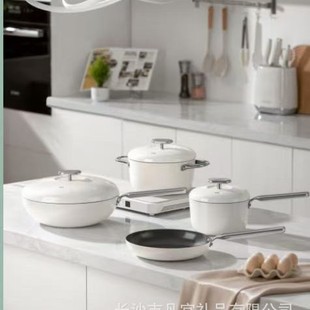 De Shilang lDFS-TZ954B-WH Refined Iron Non-stick Pan Three-piece Set Frying Pan Wok Soup Pot
