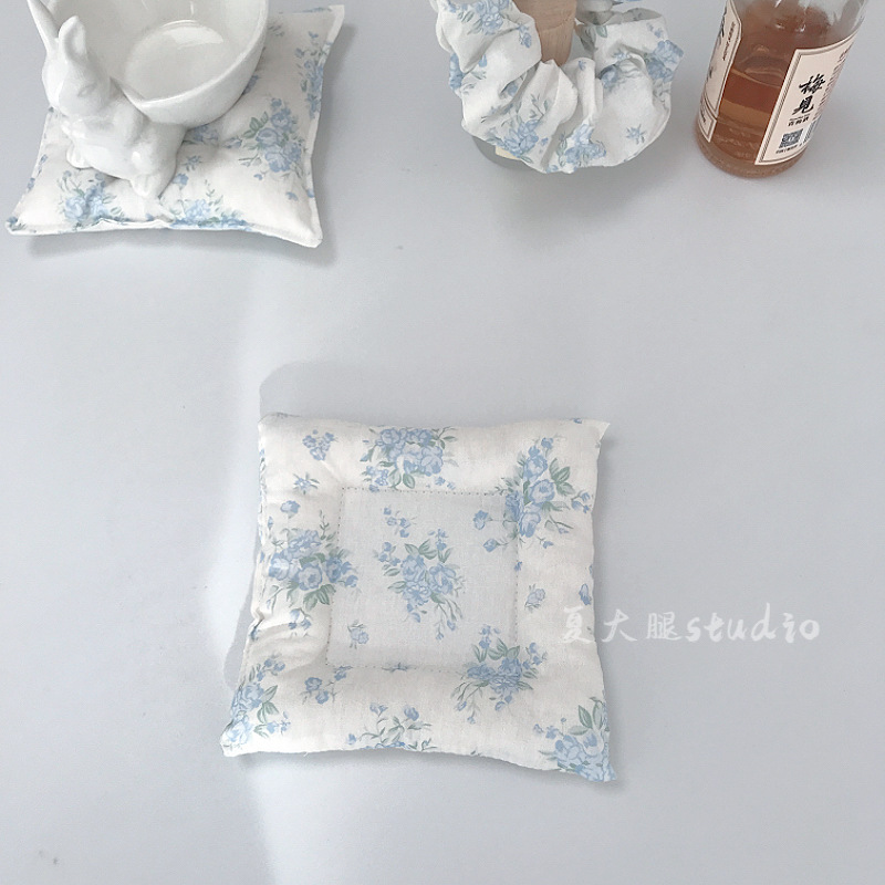 흰색 바탕에 파란색 꽃무늬 퀼팅 코스터 [약 14cm]