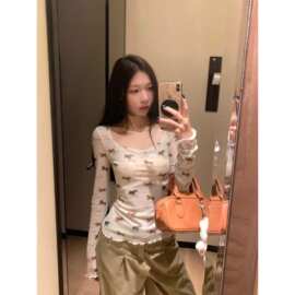 甜辣妹趣味小狗印花长袖T恤女秋季设计感修身打底衫别致内搭上衣