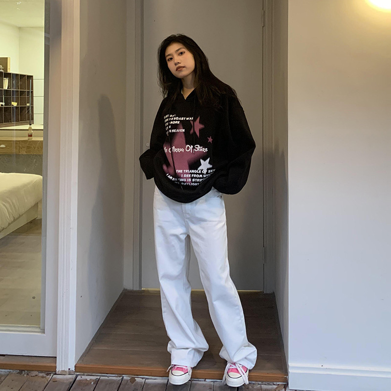 白いレトロなストレートジーンズの女性春と秋のファッションに合わせて、新しいハイウエストのゆったりとした感じがします。|undefined