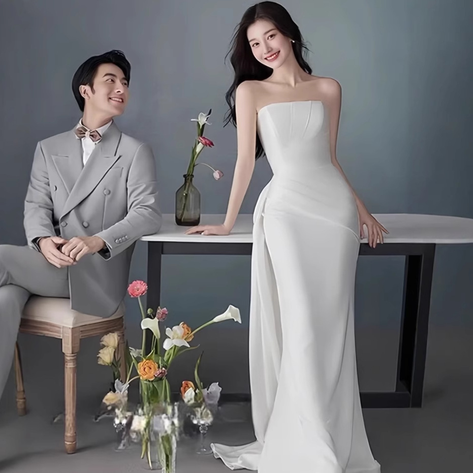 Studio Theme Wedding Dress Simple Couple Photo Photography French Strapless Fishtail Travel Wedding Dress Strapless Wedding Dress Simple