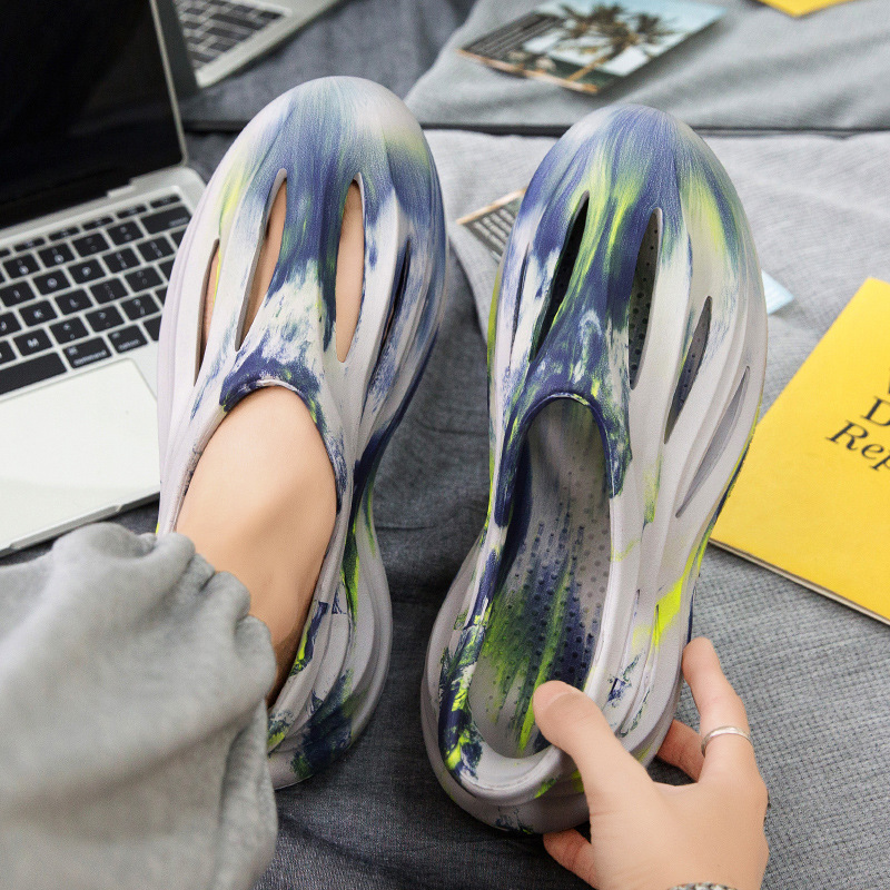 2026 Camouflage Coconut Hole Shoes for Men, Summer Eva Closed-Toe Sandals, Thick-Soled Sports Beach Shoes, Trendy Wholesale in Stock