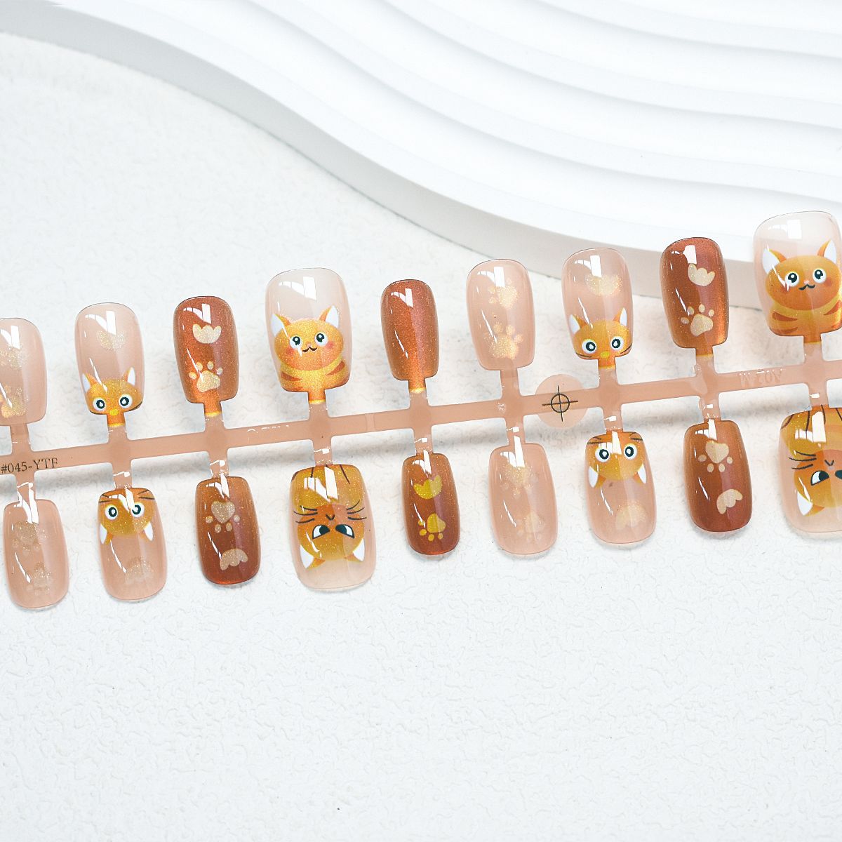 Pequeño libro rojo estilo caliente gato de la suerte ojo de gato con armadura linda pequeña gato naranja tamaño tira pieza de uña escalera corta pieza de uñas postizas