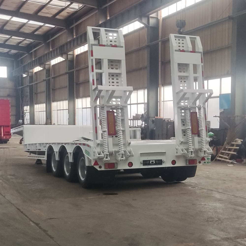 Excavator trailer for large equipment transportation, three-axle ladder-type hook trailer, heavy-duty engineering machinery transport
