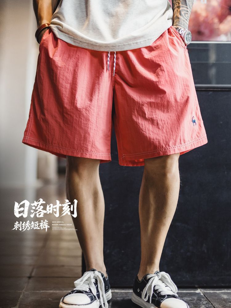 Retro beach fuchsia light and thin shorts