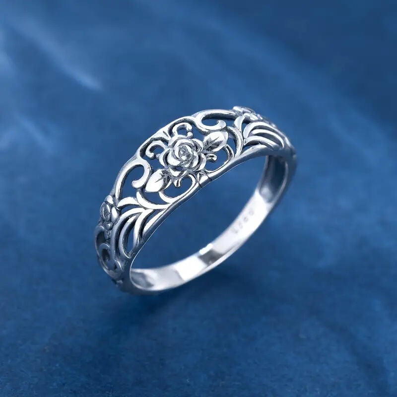 Chensu European and American hot sale exquisite hollow rose pattern romantic beautiful noble ring romantic love token Chensu European and American hot sale exquisite hollow rose pattern romantic beautiful noble ring romantic love token