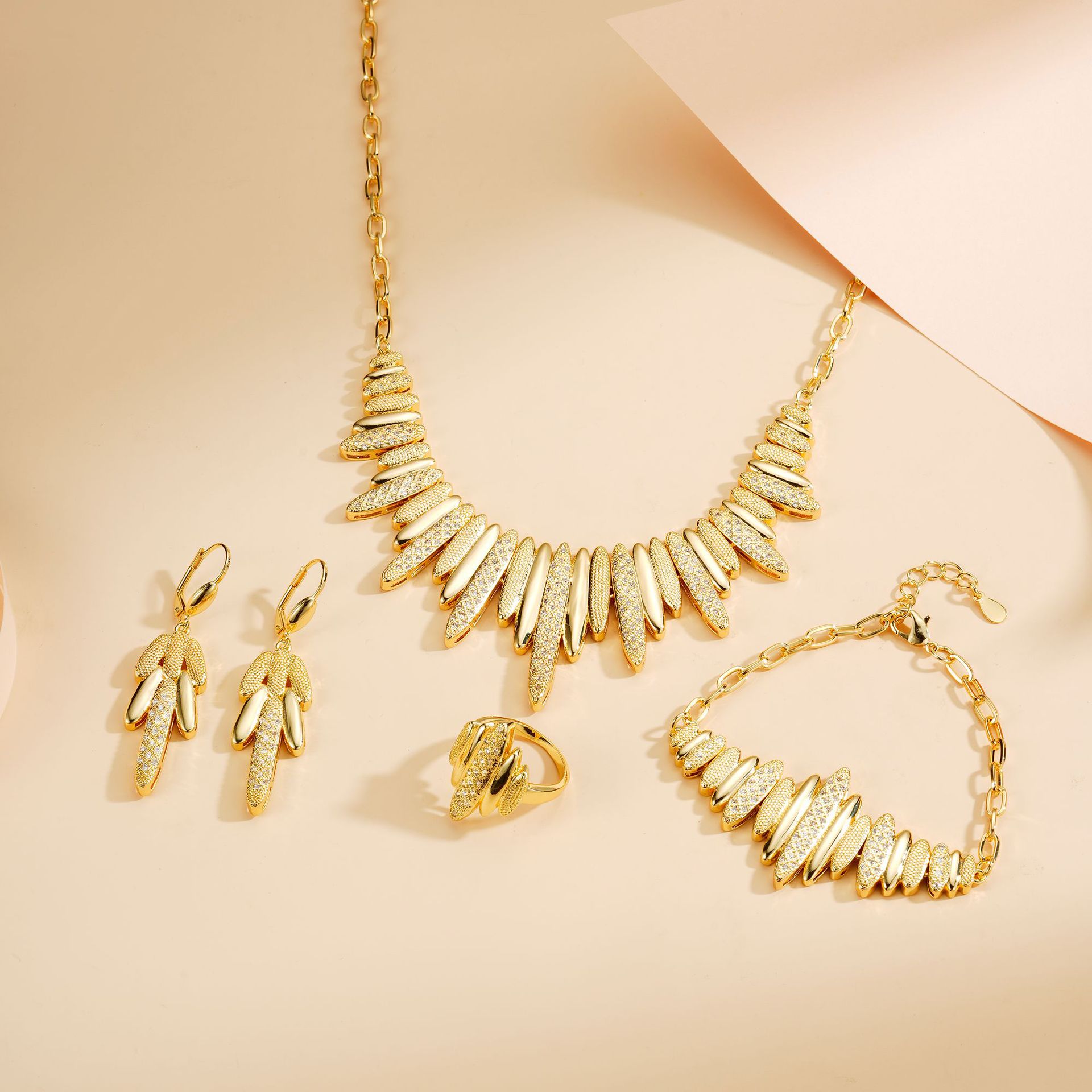 Joyas populares europeas y americanas Zircon set collar de moda de alta gama pendientes pulsera anillo accesorios de banquete set de cuatro piezas mujeres