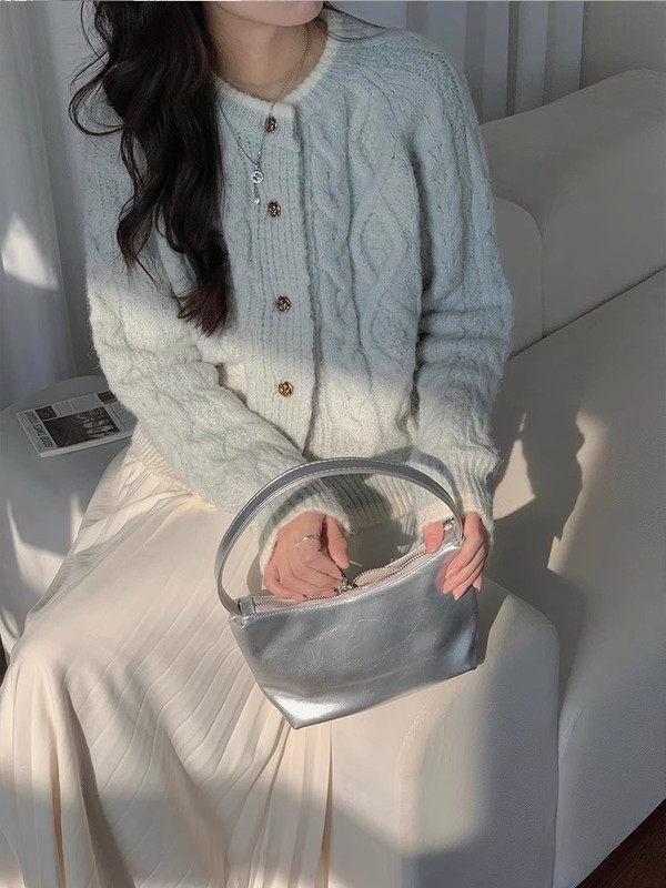 奶蓝色温柔风复古麻花圆领针织开衫女秋季软糯奶系慵懒毛衣外套|undefined