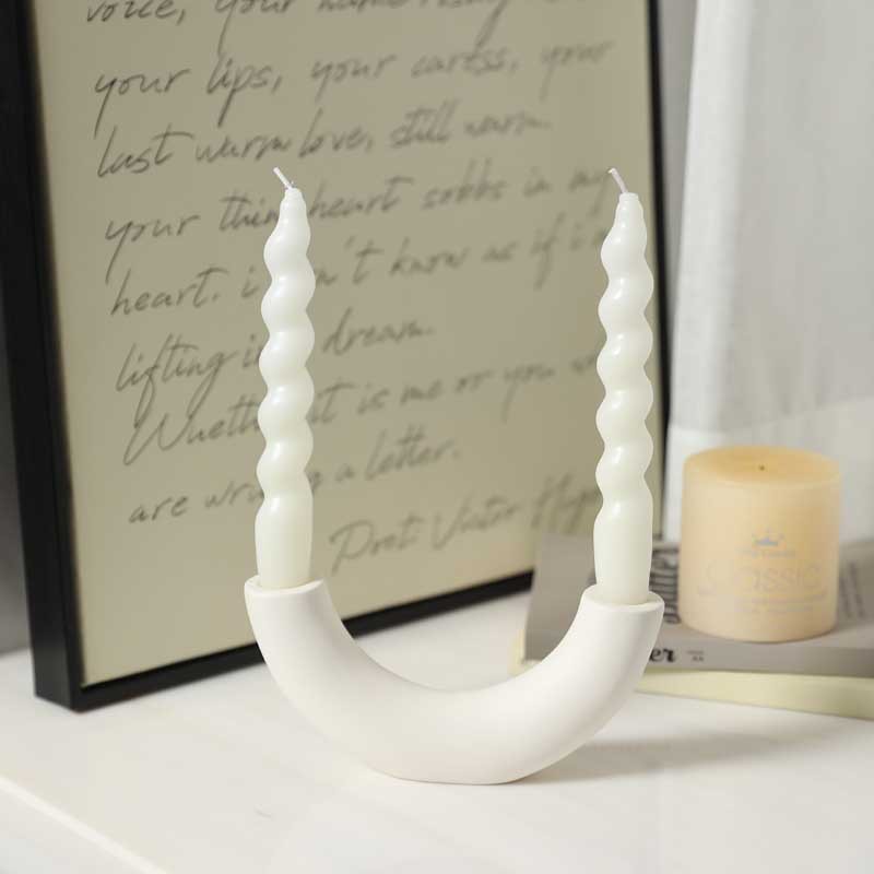 Adornos de candelabros de cerámica ins transfronterizos Wabilifeng candelabros en blanco y negro Sala de estar para el hogar Dormitorio Mesa de comedor Decoración suave