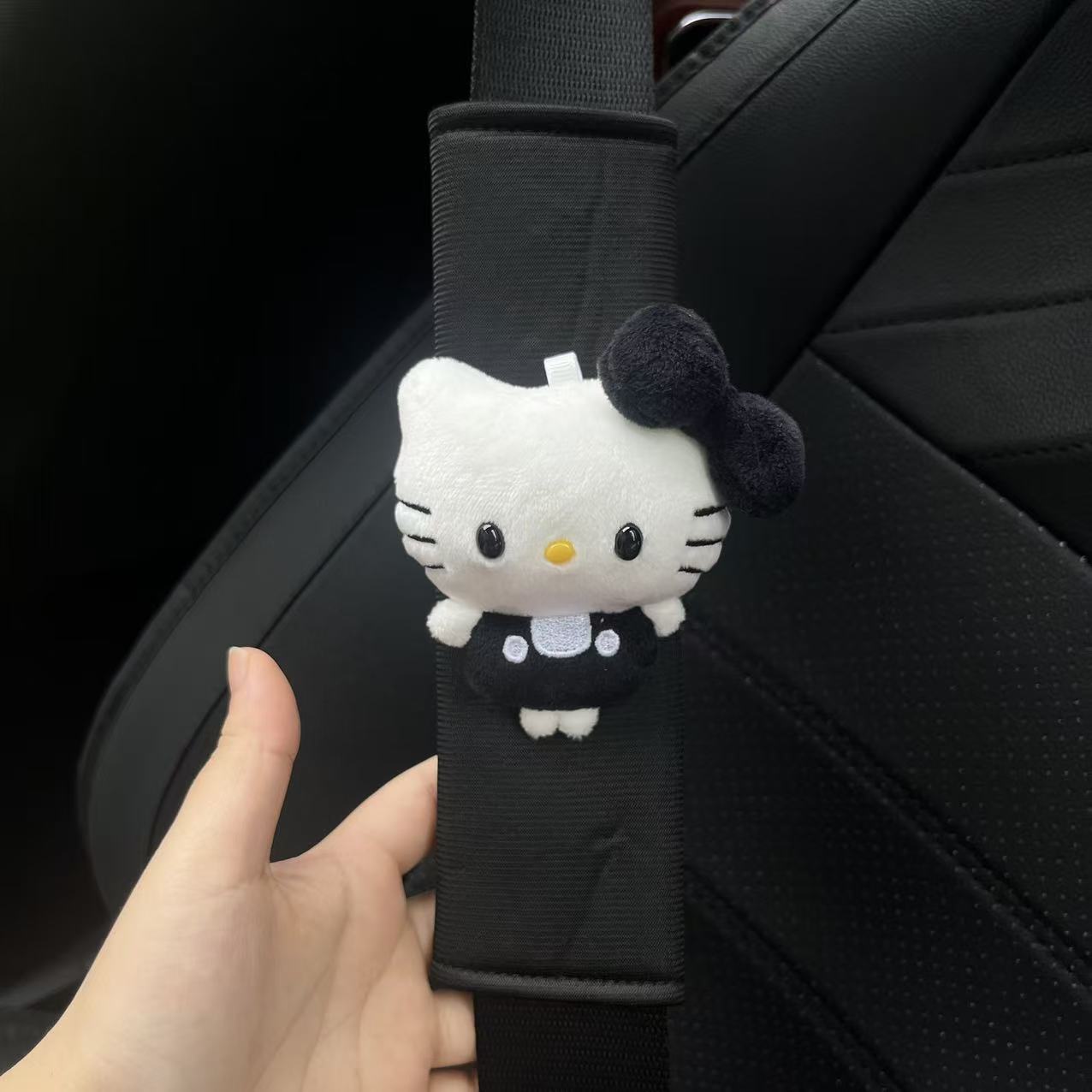Black Leather Mini Hello Kitty Seatbelt Shoulder Pads, Cute Car Interior Accessories, New Car Gift