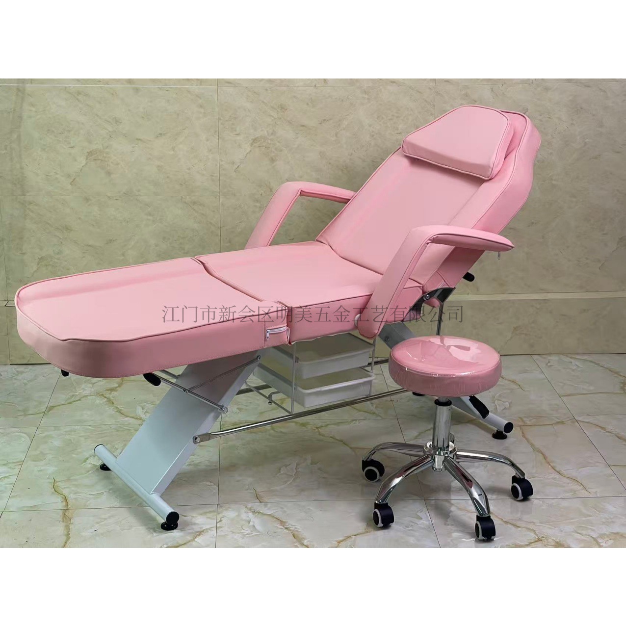 Cama Rosa + taburete redondo sin respaldo