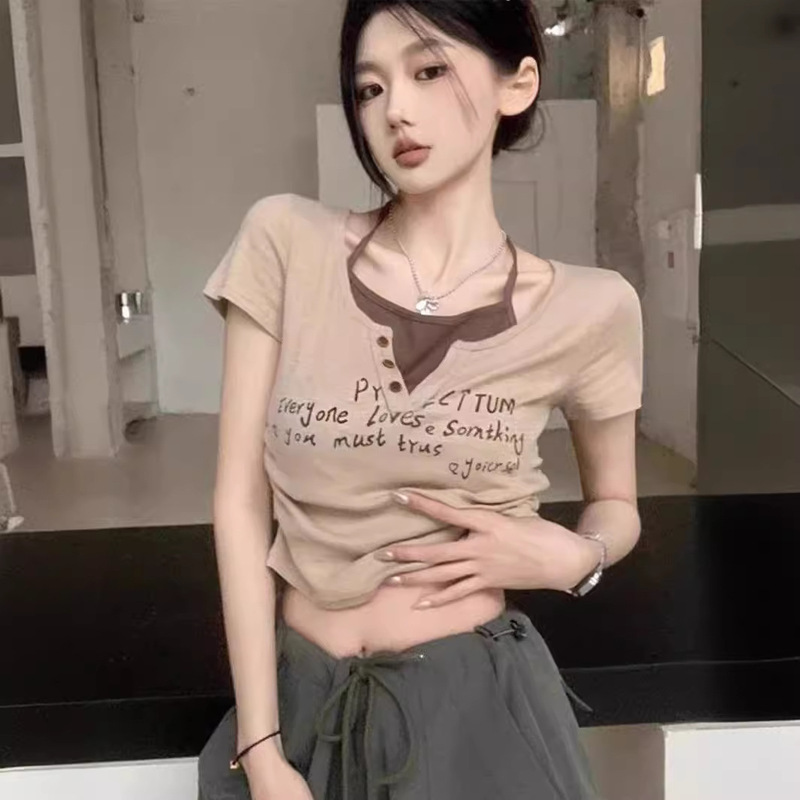 Sweet and Spicy Contrast Color Fake Two-piece Short-sleeved T-shirt Women's Summer Retro Letter Printing Stitching Elegant Short Top Sweet and Spicy Contrast Color Fake Two-piece Short-sleeved T-shirt Women's Summer Retro Letter Printing Stitching Elegant Short Top