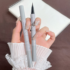 Double-headed water eyeliner can be used to draw lower eyelashes and eyelids. It is not easy to fade and suitable for girls. 