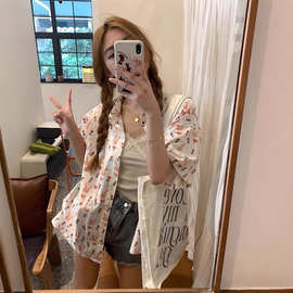 2025年兔子印花短袖衬衫女夏季新款外搭衬衣法式甜美日系学生上衣