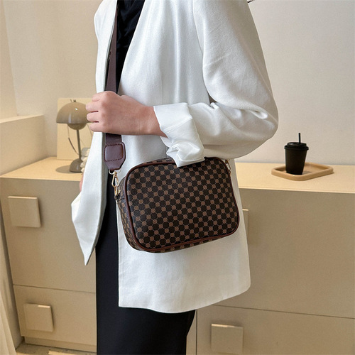 Quality Minimalist Women's Bag  New Trend Simple Casual Single Shoulder Bag Stylish Small Pendant Bag Small Square Crossbody Bag