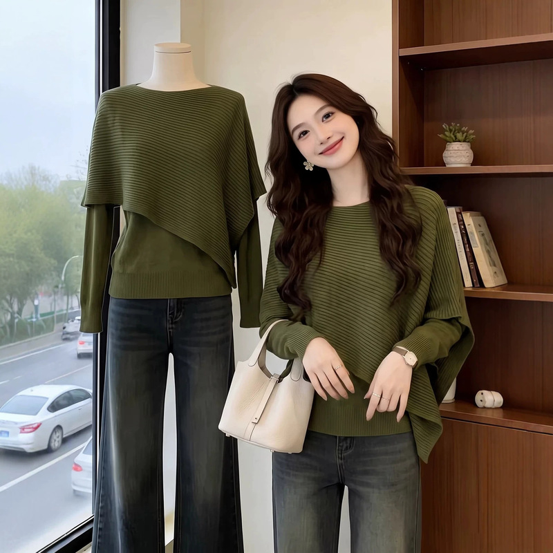 High-end green cape-style knitted sweater for women, 2026 early autumn new collection, versatile knit top with a faux two-piece design High-end green cape-style knitted sweater for women, 2026 early autumn new collection, versatile knit top with a faux two-piece design