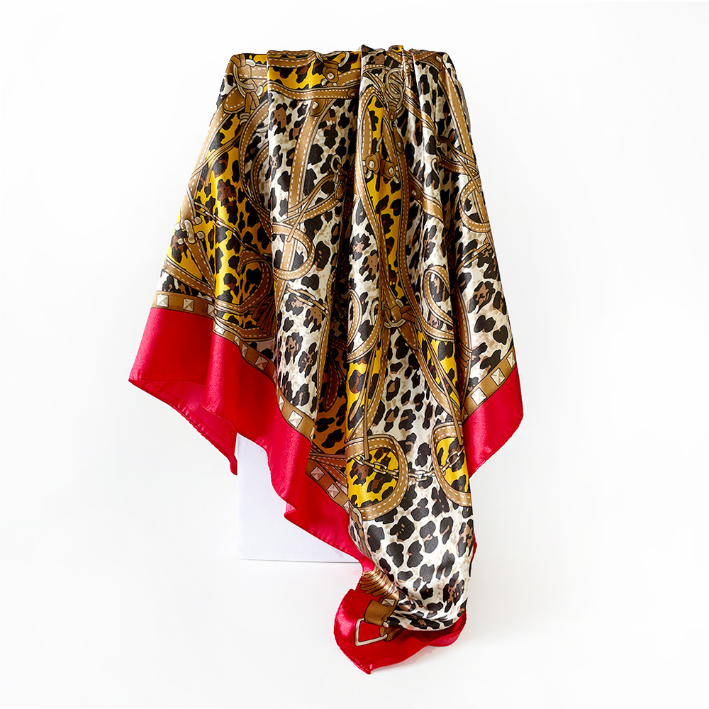 Damen Satin Kopftuch Mit Leopardenmuster Im Quadratischen Design_voghion.com