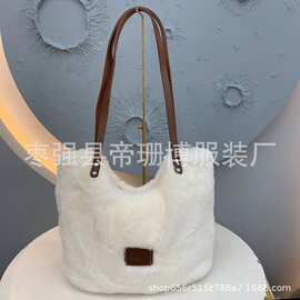 2026秋冬新款毛绒包包单肩手提包女士休闲大容量通勤百搭托特包