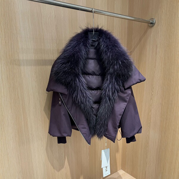 Warm fashionable down jacket