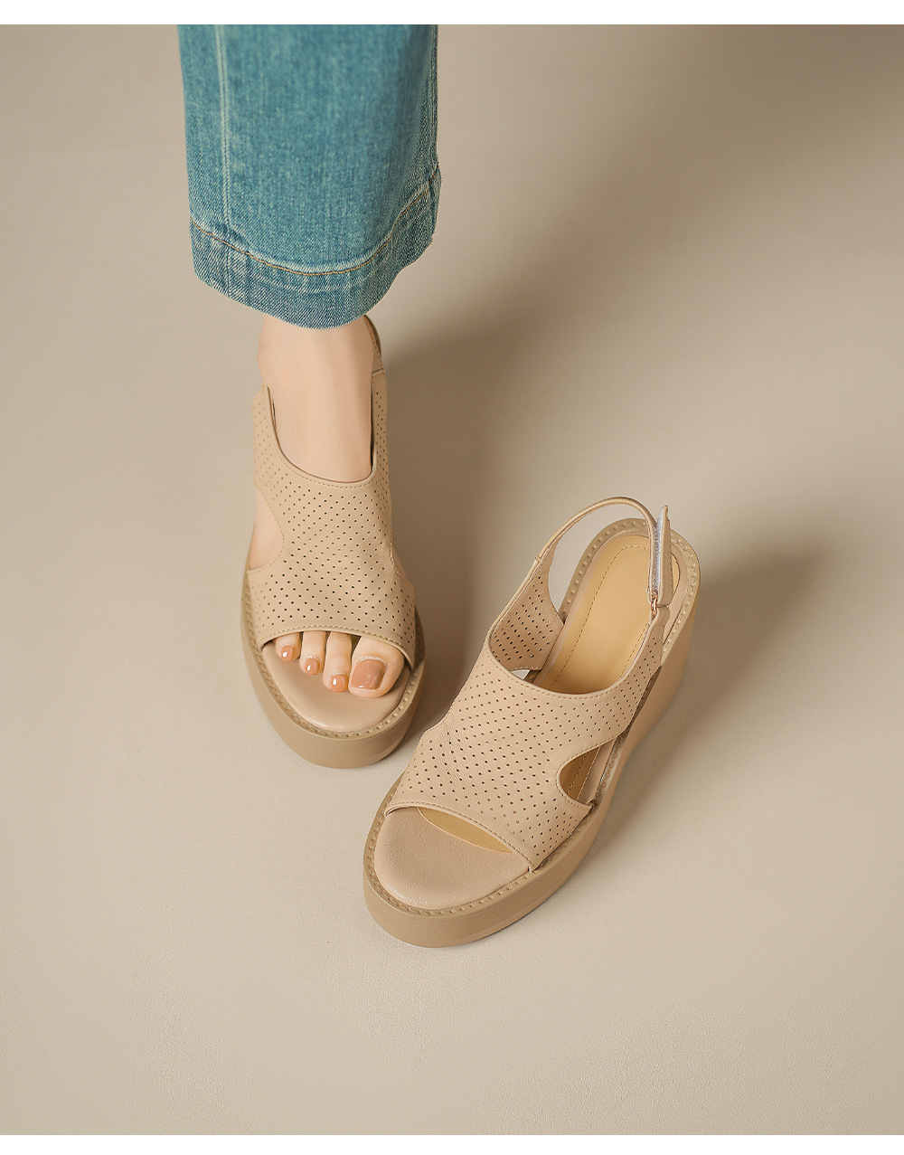 Sandal cao gót nữ hở mũi đế xuồng da cừu đục lỗ — màu trắng ngà chi tiết 11