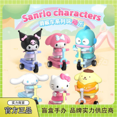 正規版三麗鴎スケートボードシリーズは楽盲箱を遊んでプレゼントを飾ります。