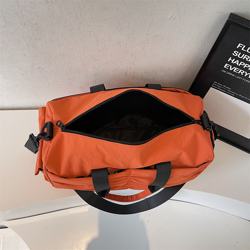 Nueva bolsa de viaje para mujeres, bolsa de fitness ligera, bolsa de yoga deportiva de moda, bolsa de mano secada y húmeda.