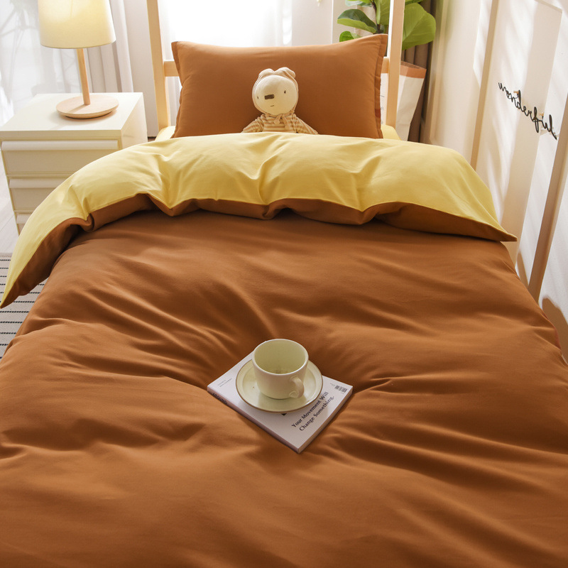 Dormitorio universitario Juego de tres piezas de algodón cepillado Juego de cuatro piezas de algodón puro 1.2 Suero de cama individual Funda de edredón de sábana 0.9