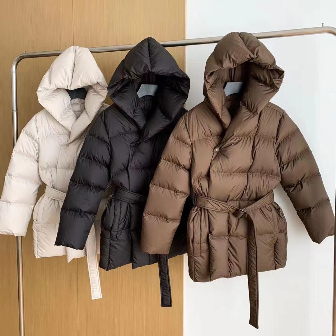 Jiangnan Style 2025 Winter New Short Hooded down Jacket for Women, White Duck down with Belt, Slimming Coat for Women