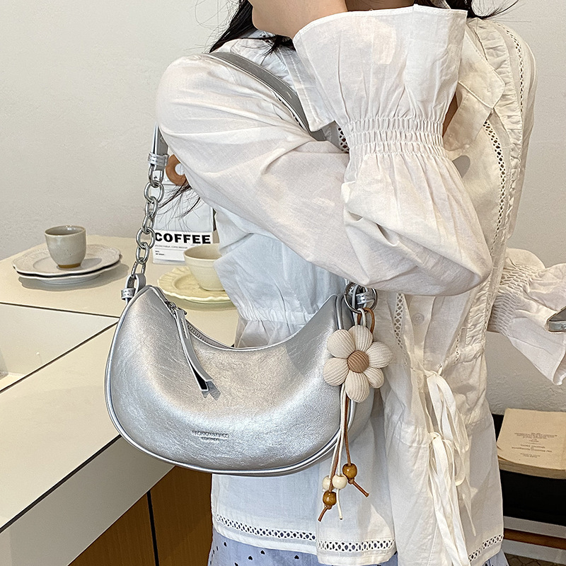 Bolso de mano popular de este año bolso de mujer 2026 nueva moda simple bolso de hombro de brazo universal bolso de饺os para mujeres