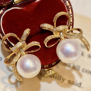 18K Gold Diamond Bow Style Thick Gold Stud Earrings with 9-10 Pearl Diamonds 30 Distribution Parts Without Beads