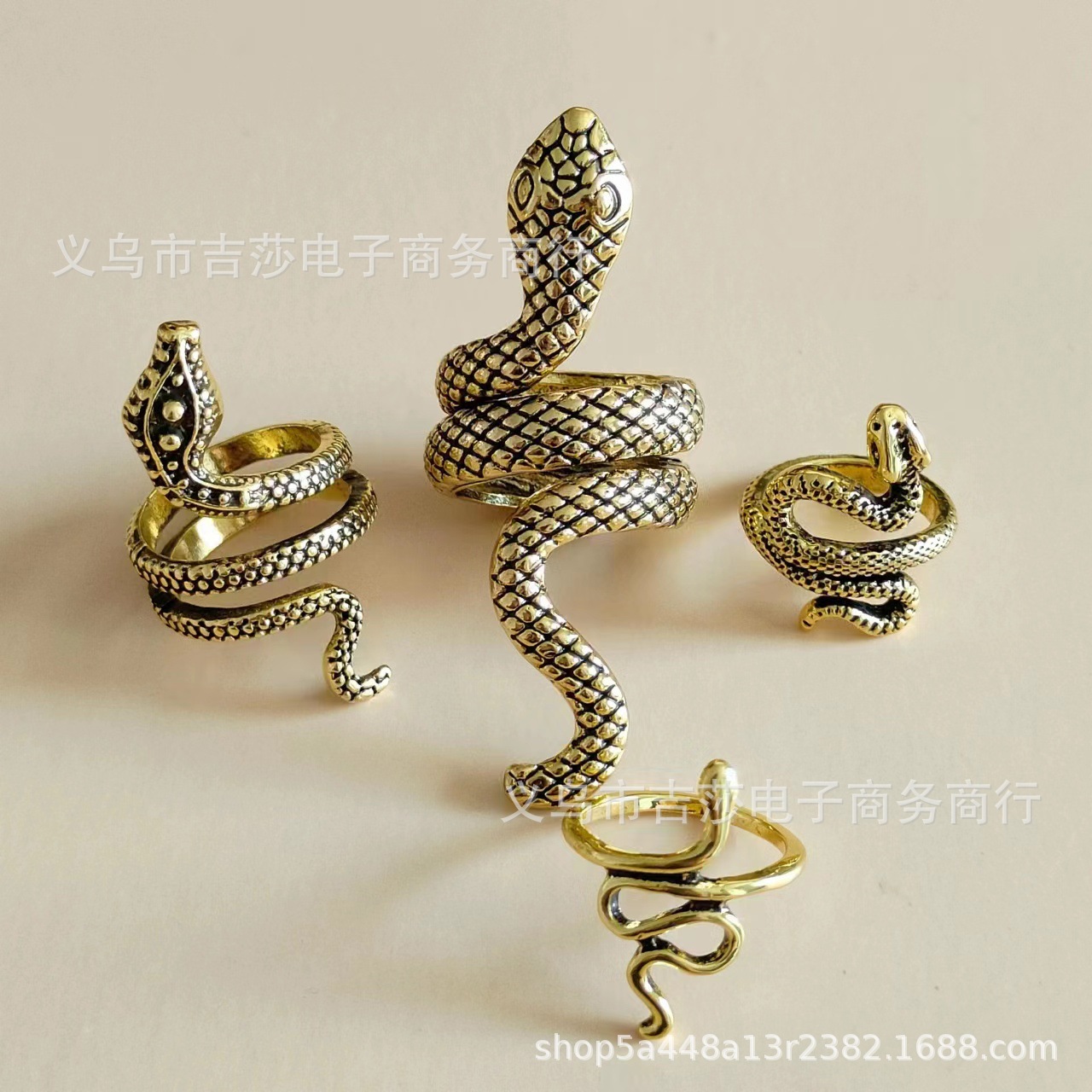 El comercio exterior de Europa y América largo fresco de los hombres guapos patrón de serpiente anillo punk estilo en forma de serpiente animal retro exagerado 4 piezas anillo conjunto
