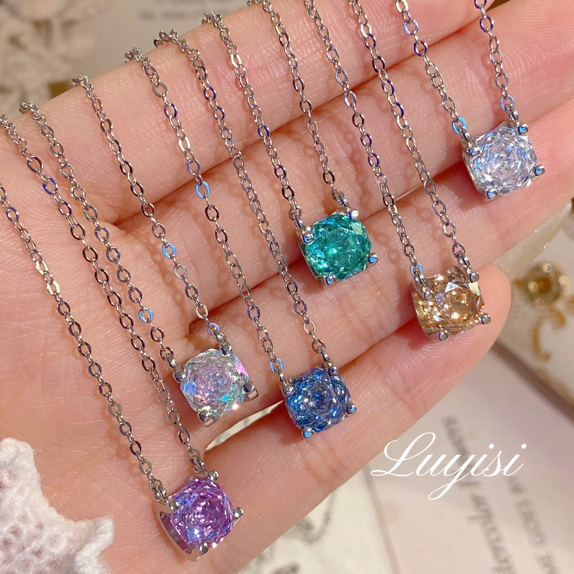 New Octagonal Millennium Rose Cut Bullhead Necklace Women Inlaid High Carbon Colorful Diamond Rose Tansang Blue Clavicle Chain