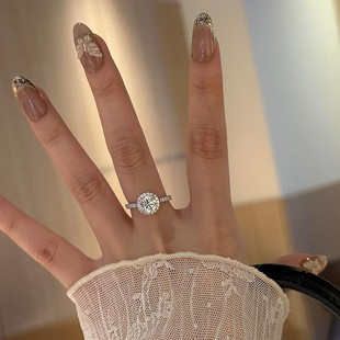 �W�tֱ������С�t������ĪɣʯС���ǽ�ָŮһ������צ���Ů�S��