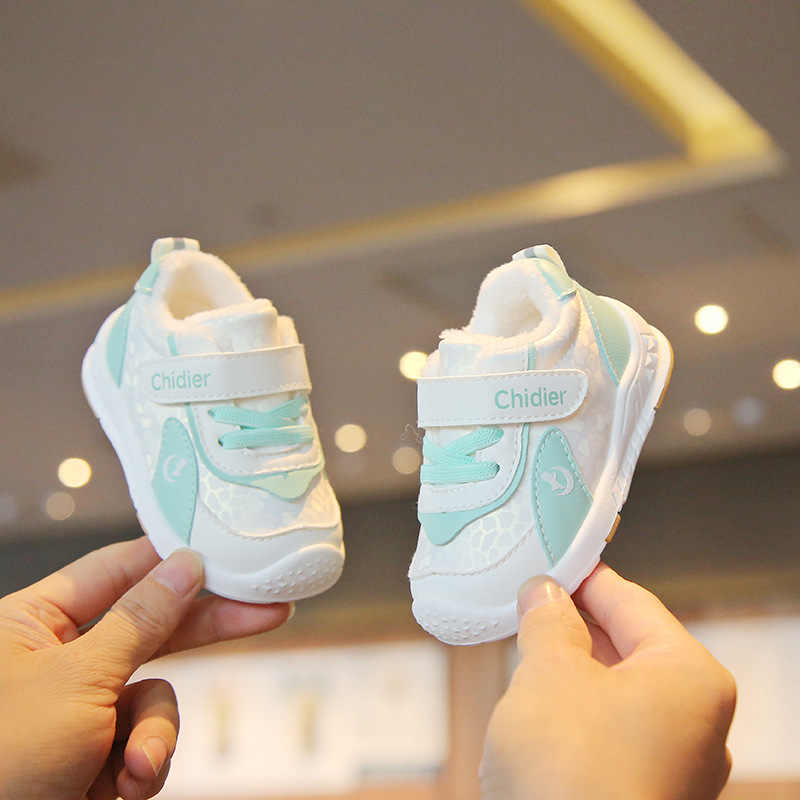 Zapatos de niño de bebé con forro polar para niños zapatos de bebé Otoño e Invierno zapatillas de deporte para niños zapatos de niña de 1 a 3 años
